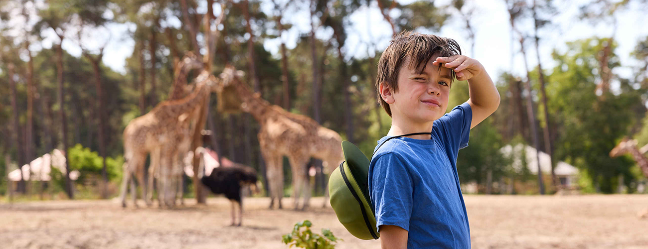 Hero_jongetje_kijken_giraffen_resort_1300x500.jpg