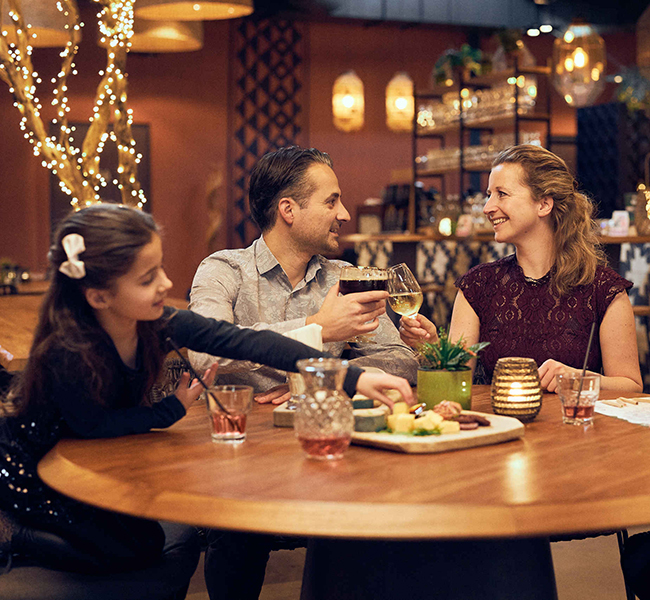Gezin_dineren_kerst_650x600.jpg